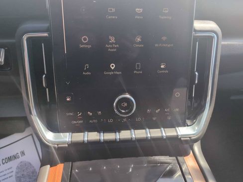 Used 2025 GMC Yukon Denali AWD/4WD image 21