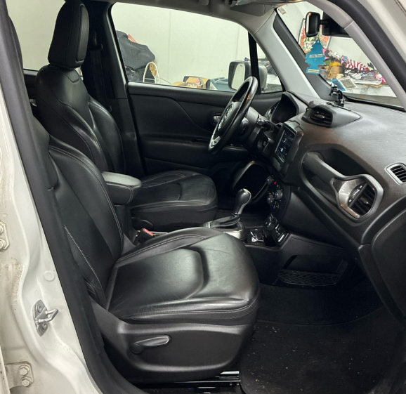 Used 2019 Jeep Renegade Limited w/ LED Lighting Group AWD/4WD image 3