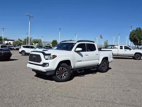 Used 2020 Toyota Tacoma TRD Sport w/ Technology Package AWD/4WD image 4