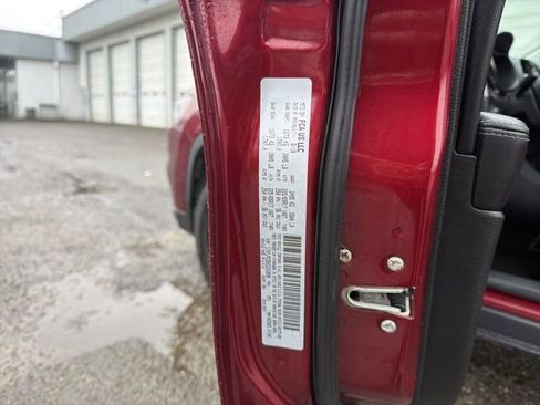 Used 2019 Jeep Cherokee Latitude w/ Popular Appearance Group image 28