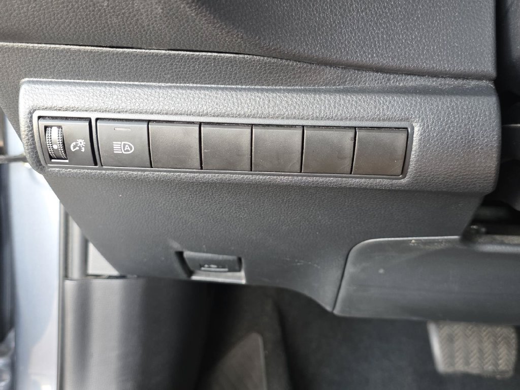 Used 2024 Toyota Corolla LE FWD image 17