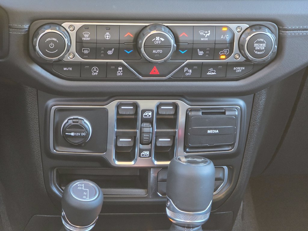 New 2026 Jeep Wrangler Unlimited Sahara AWD/4WD image 30