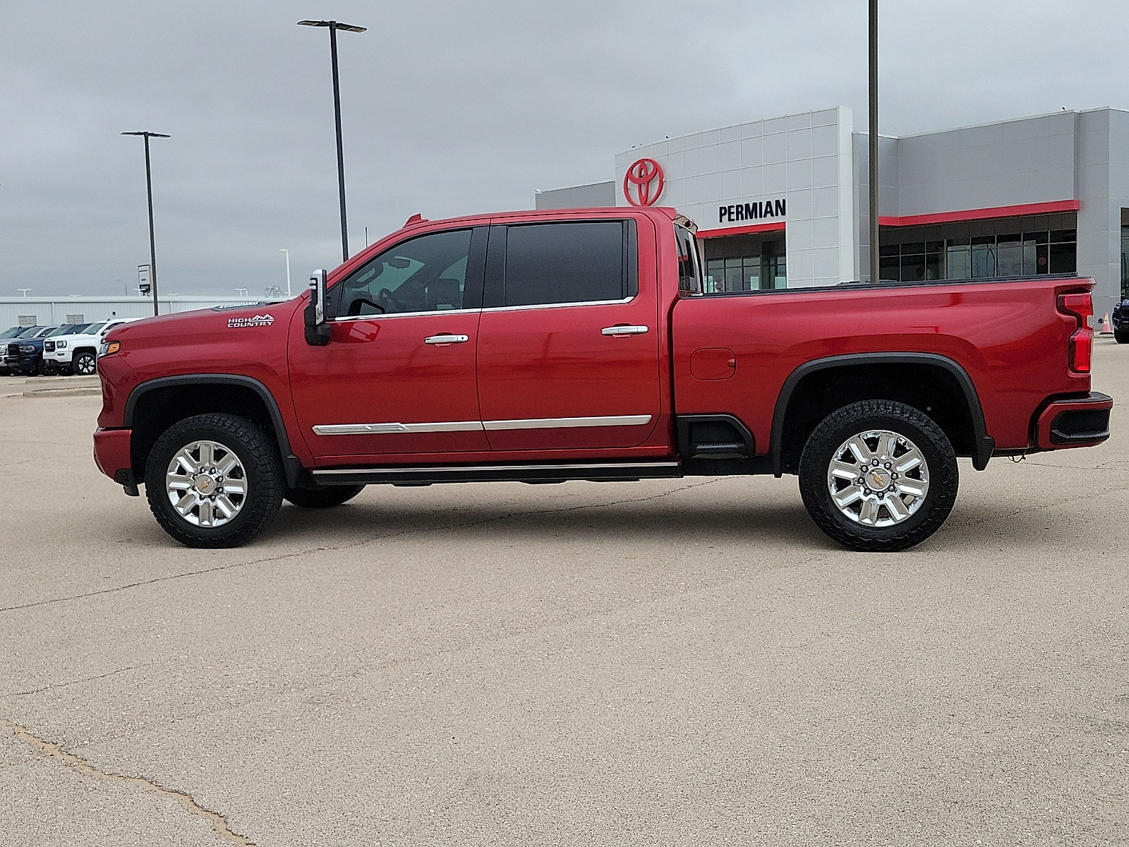 Used 2024 Chevrolet Silverado 3500 High Country w/ High Country Premium Package AWD/4WD image 2