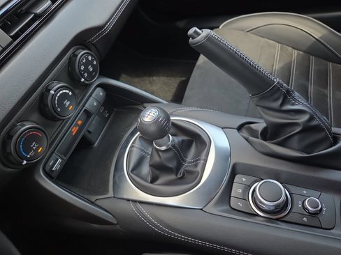 Used 2025 MAZDA MX-5 Miata RF Club RWD image 25