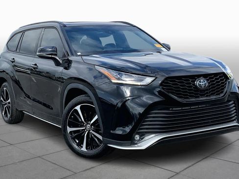 Used 2022 Toyota Highlander XSE image 3