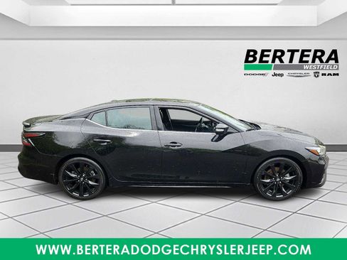 Used 2023 Nissan Maxima SR w/ Sport Mat Group FWD image 7