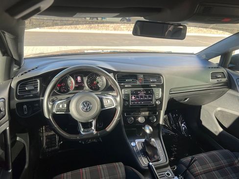Used 2017 Volkswagen GTI Sport image 13
