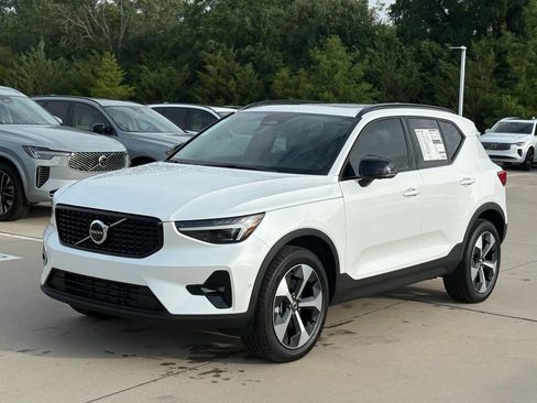 New 2026 Volvo XC40 B5 Plus w/ Protection Package Premier AWD/4WD image 2