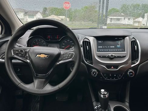 Used 2017 Chevrolet Cruze LT w/ Convenience Package FWD image 12