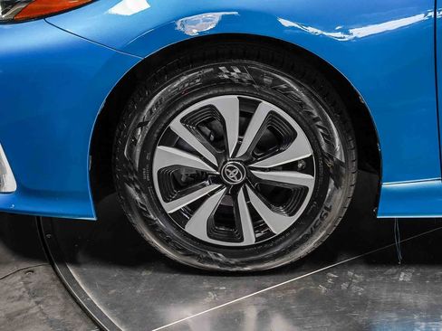 Used 2017 Toyota Prius Prime Plus w/ Carpet Mat Package FWD image 10