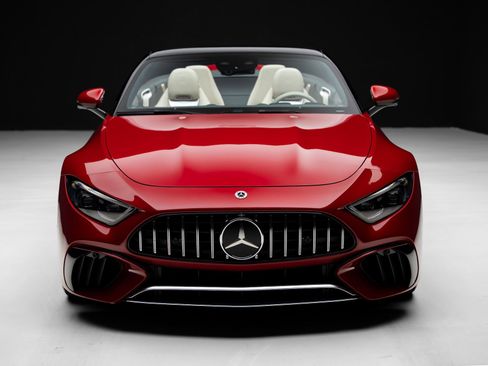 Used 2022 Mercedes-Benz SL 55 AMG 4MATIC w/ Driver Assistance Package image 9
