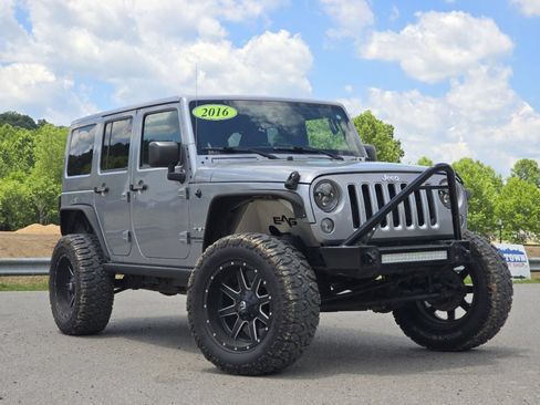 Used 2016 Jeep Wrangler Unlimited Rubicon AWD/4WD image 2