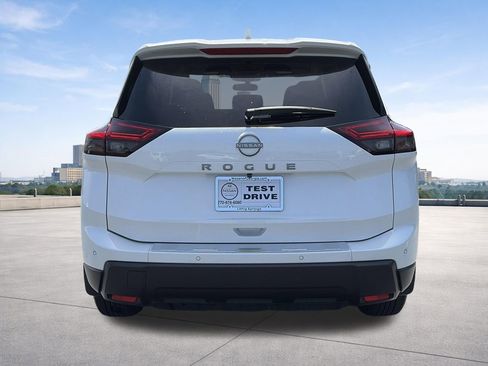 Certified 2026 Nissan Rogue SV FWD image 4