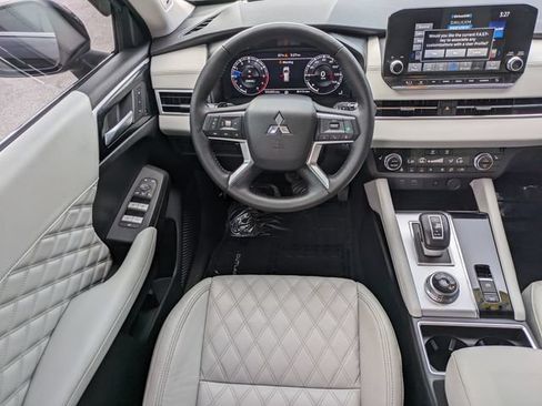 Used 2024 Mitsubishi Outlander SEL FWD image 17