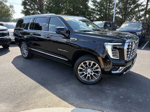 Used 2025 GMC Yukon XL Denali w/ Denali Reserve Package AWD/4WD image 2