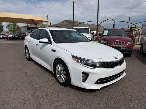 Used 2018 Kia Optima S FWD image 3