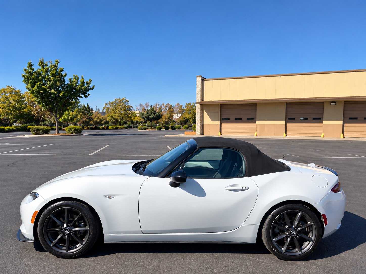 Used 2016 MAZDA MX-5 Miata Club RWD image 4
