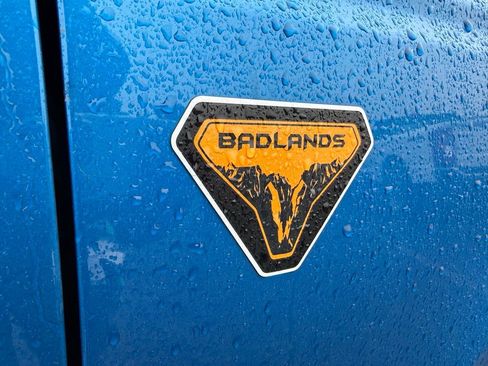 Used 2022 Ford Bronco Badlands image 11
