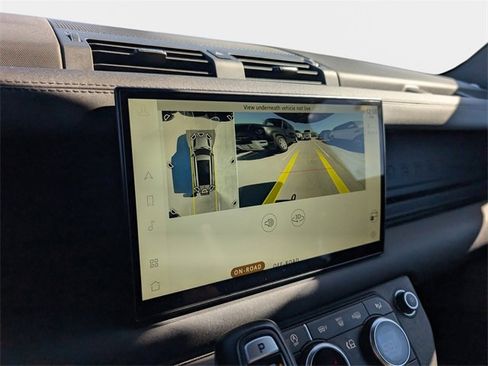 Used 2024 Land Rover Defender 130 X-Dynamic SE image 22