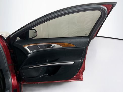 Used 2016 Lincoln MKZ FWD image 31