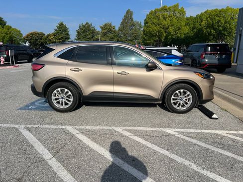 Used 2021 Ford Escape SE FWD image 6