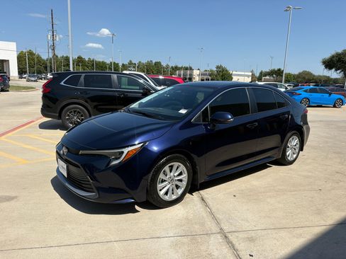 Used 2024 Toyota Corolla XLE FWD image 4