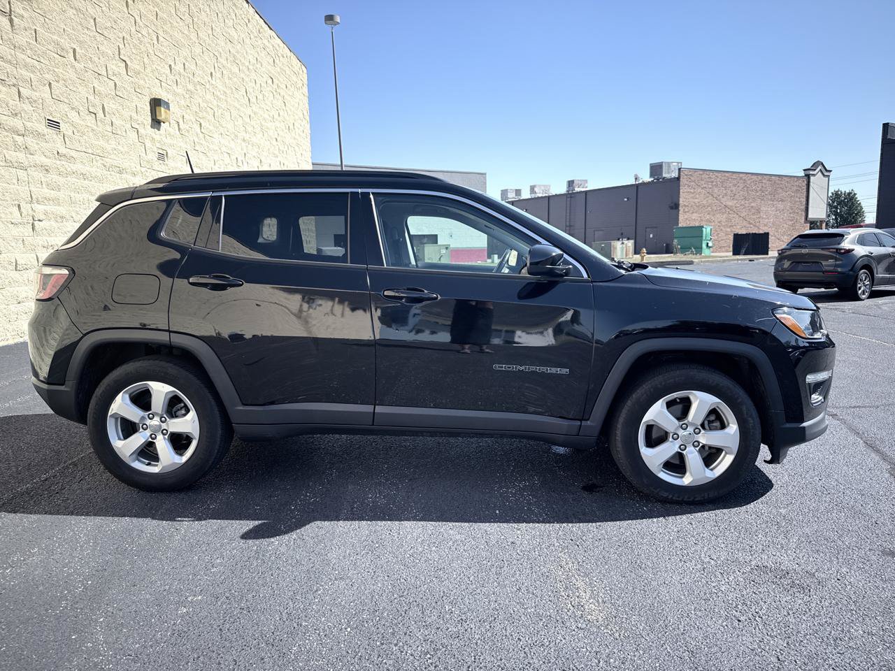 Used 2018 Jeep Compass Latitude FWD image 4