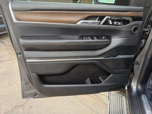 Used 2022 Jeep Grand Wagoneer Series I AWD/4WD image 12