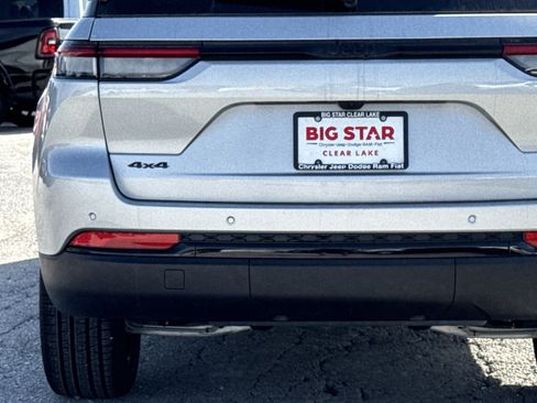 New 2025 Jeep Grand Cherokee Limited image 12