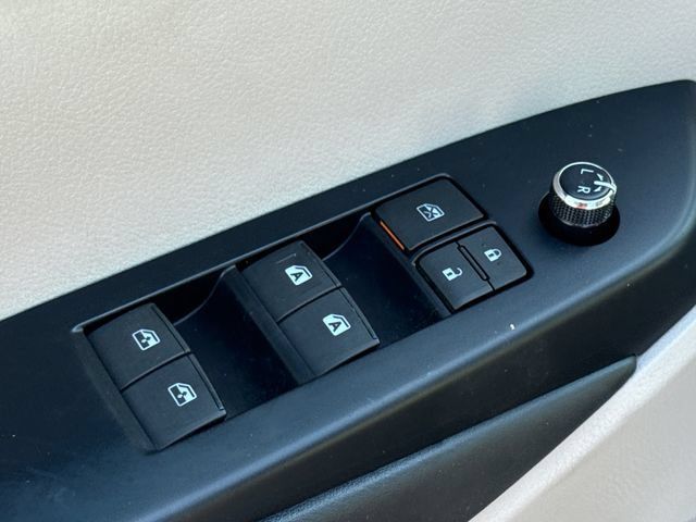 Used 2018 Toyota Highlander XLE AWD/4WD image 22