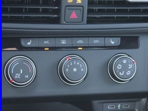 Used 2024 Volkswagen Jetta Sport FWD image 33