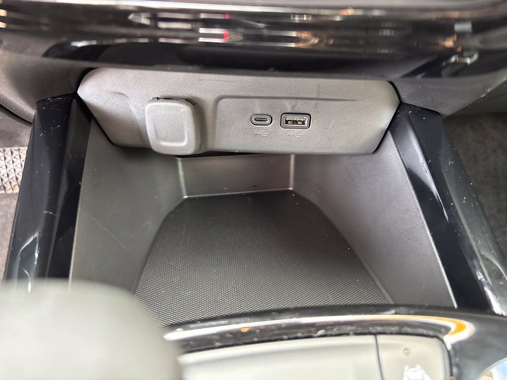 Used 2024 Chevrolet Trax RS FWD image 17