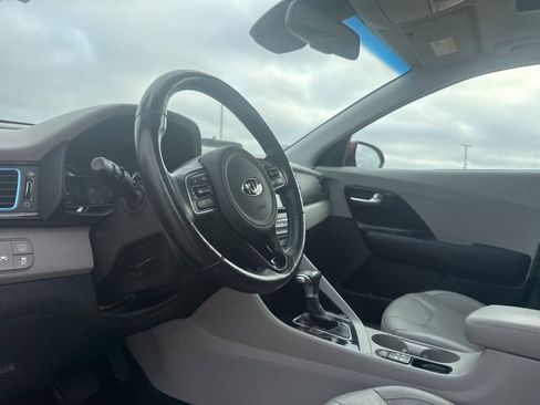 Used 2018 Kia Niro Touring image 23