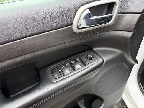 Used 2018 Jeep Grand Cherokee Altitude AWD/4WD image 18