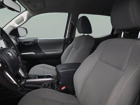 Used 2019 Toyota Tacoma SR5 AWD/4WD image 34