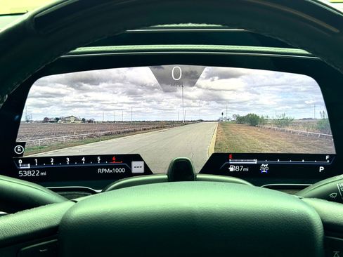 Used 2023 Cadillac Escalade Premium Luxury image 33