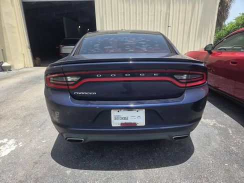 Used 2015 Dodge Charger SE w/ Sport Appearance Group RWD image 3