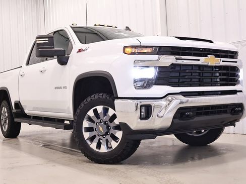 Used 2024 Chevrolet Silverado 2500 LT image 38