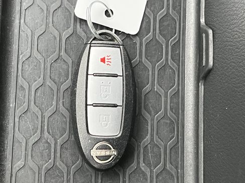 Used 2023 Nissan Frontier SV image 30