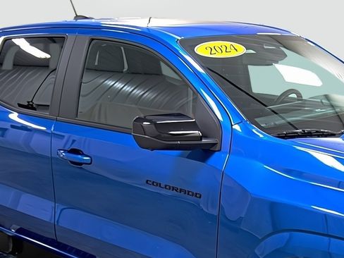 Used 2024 Chevrolet Colorado Z71 w/ Z71 Convenience Package 2 image 15