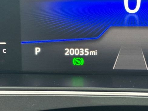 Certified 2022 Volkswagen Tiguan SE R-Line image 22