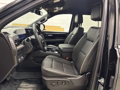 Used 2025 Chevrolet Tahoe Premier AWD/4WD image 16