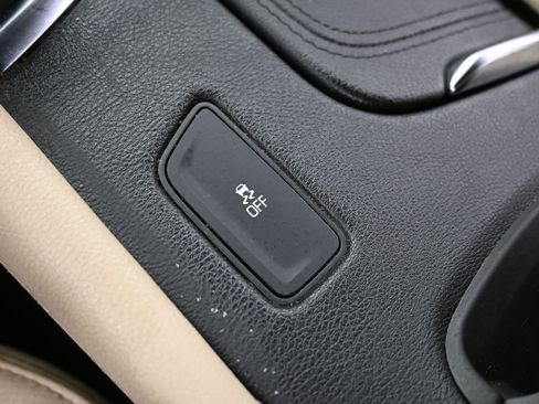 Used 2019 Cadillac XT5 FWD image 28