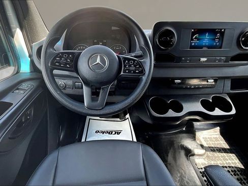 Used 2022 Mercedes-Benz Sprinter 2500 image 9
