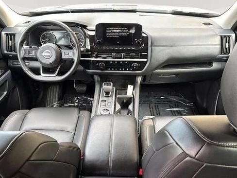Used 2025 Nissan Pathfinder SL AWD/4WD image 9