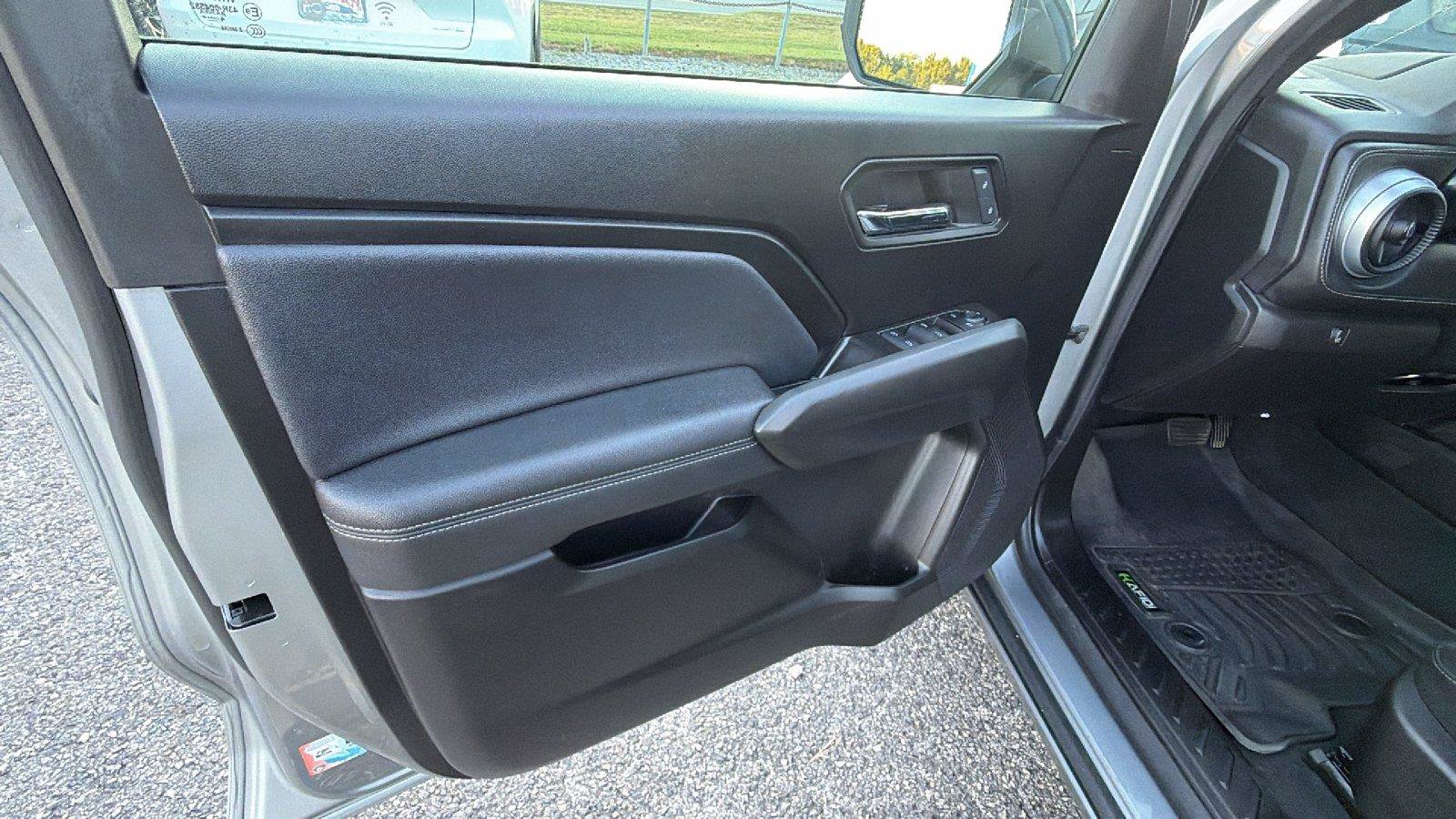 Used 2024 Chevrolet Colorado LT w/ LT Convenience Package RWD image 14