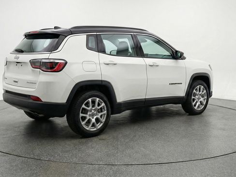 Used 2025 Jeep Compass Limited AWD/4WD image 9