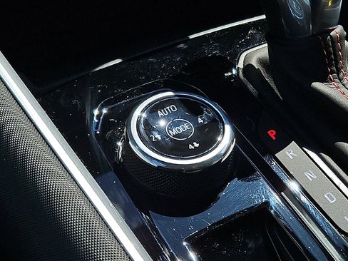 Used 2025 Chevrolet Colorado Z71 w/ Z71 Convenience Package 2 image 25