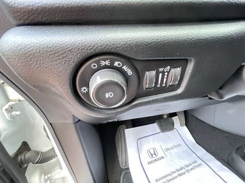 Used 2018 Chrysler Pacifica Touring Plus w/ S Appearance Package FWD image 11
