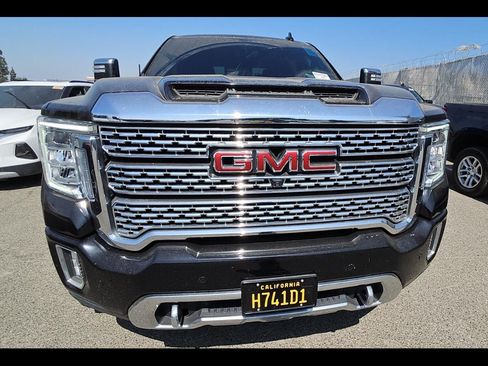Used 2022 GMC Sierra 3500 Denali w/ Denali Black Diamond Edition AWD/4WD image 9